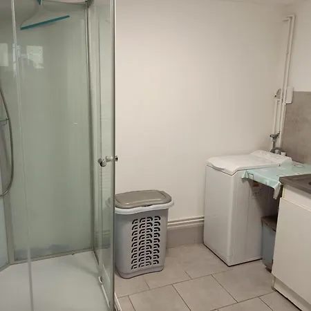 Convivial Avec 3 Chambres, Proche Du Patrimoine Historique, Cour Et Equipements Inclus - Fr-1-589-38 * Aouze