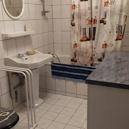 Convivial Avec 3 Chambres, Proche Du Patrimoine Historique, Cour Et Equipements Inclus - Fr-1-589-38 * Aouze