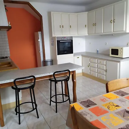 Convivial Avec 3 Chambres, Proche Du Patrimoine Historique, Cour Et Equipements Inclus - Fr-1-589-38 Holiday home *