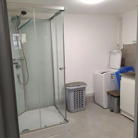 Holiday home Convivial Avec 3 Chambres, Proche Du Patrimoine Historique, Cour Et Equipements Inclus - Fr-1-589-38 *