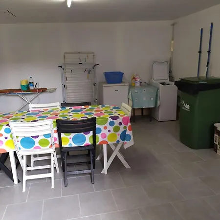 Convivial Avec 3 Chambres, Proche Du Patrimoine Historique, Cour Et équipements Inclus - Fr-1-589-38 * Aouze