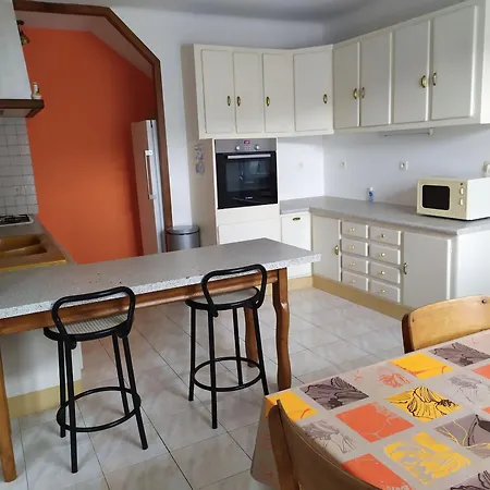 Convivial Avec 3 Chambres, Proche Du Patrimoine Historique, Cour Et Equipements Inclus - Fr-1-589-38 *