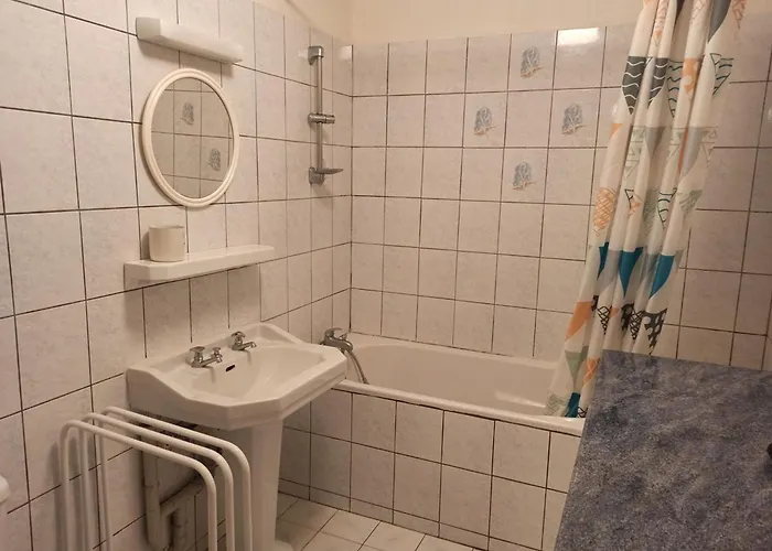 Convivial Avec 3 Chambres, Proche Du Patrimoine Historique, Cour Et Equipements Inclus - Fr-1-589-38 Prázdninový dům *