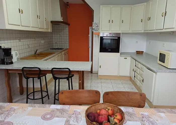 Convivial Avec 3 Chambres, Proche Du Patrimoine Historique, Cour Et Equipements Inclus - Fr-1-589-38 Prázdninový dům *