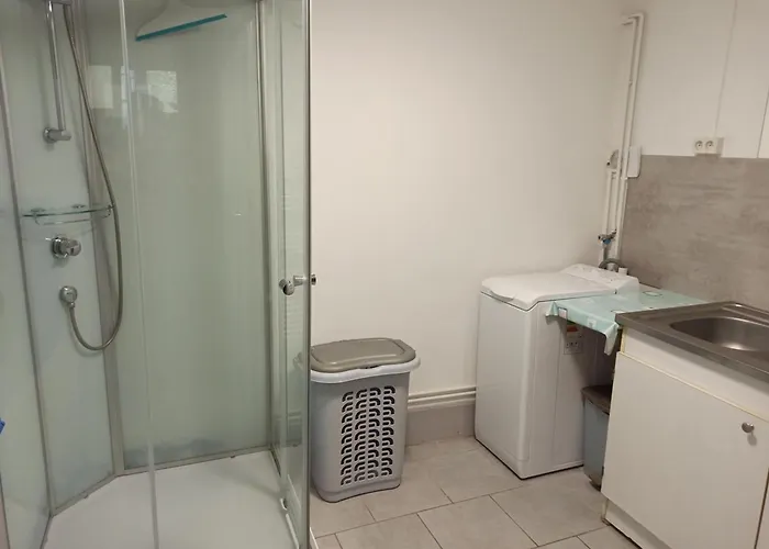 Convivial Avec 3 Chambres, Proche Du Patrimoine Historique, Cour Et Equipements Inclus - Fr-1-589-38 * Aouze