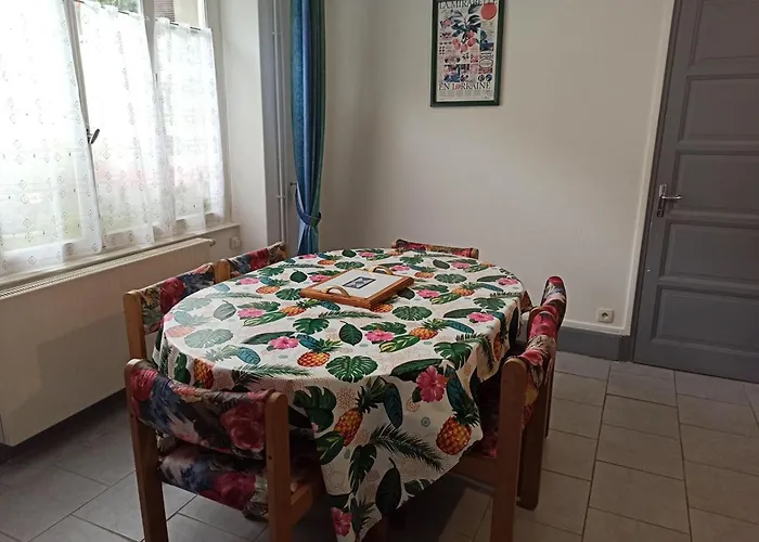 Convivial Avec 3 Chambres, Proche Du Patrimoine Historique, Cour Et Equipements Inclus - Fr-1-589-38 * Aouze