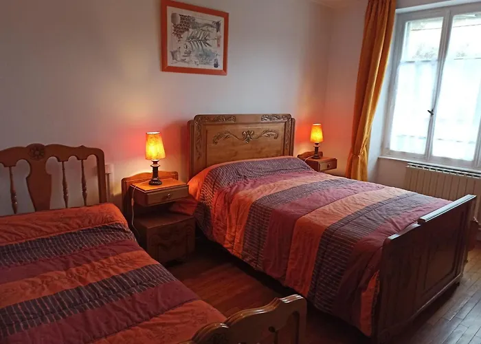 Prázdninový dům Convivial Avec 3 Chambres, Proche Du Patrimoine Historique, Cour Et Equipements Inclus - Fr-1-589-38